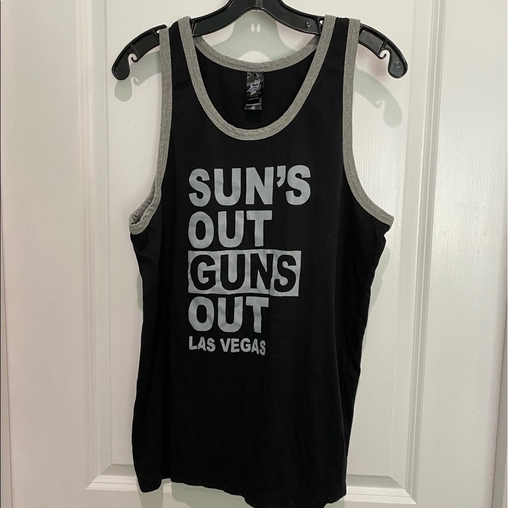 Sun’s Out Guns Out tank top, Sz M